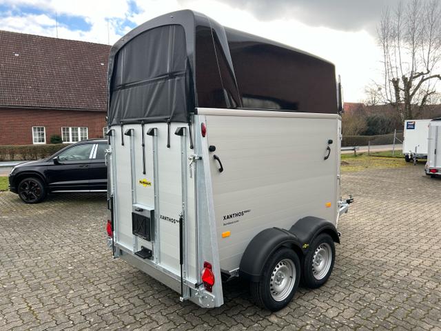 Humbaur / Pferdeanhänger / / / / Xanthos Aero 2400 2,4t 100km/h Hecktür Black