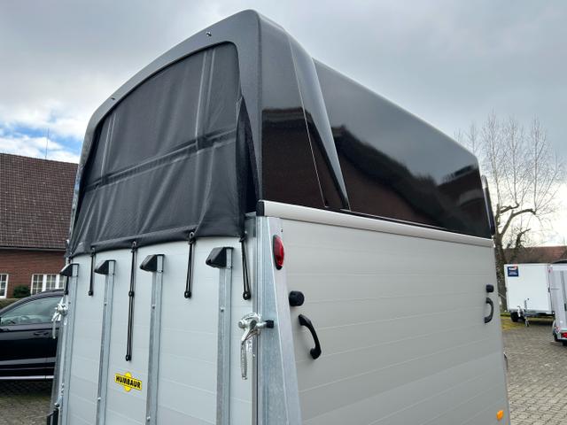 Humbaur / Pferdeanhänger / / / / Xanthos Aero 2400 2,4t 100km/h Hecktür Black