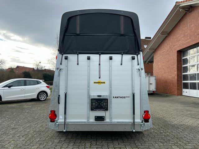 Humbaur / Pferdeanhänger / / / / Xanthos Aero 2400 2,4t 100km/h Hecktür Black