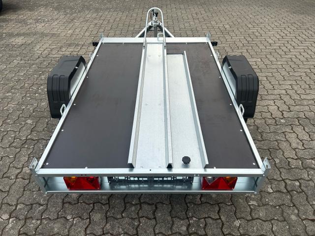 TEMA / Temared Moto / / / / 750kg Motorradtransporter 100km/h Siebdruckplatte