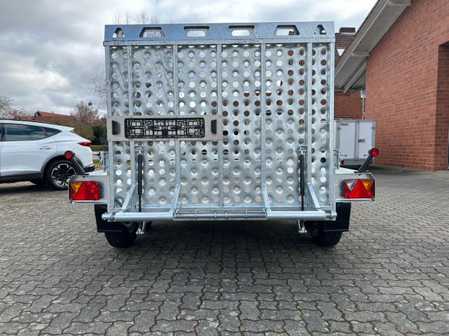 TEMA / Temared Builder / / / / 2,7t Baumaschinentransporter 14 Zoll Reifen