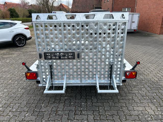 TEMA / Temared Builder / / / / 2,7t Baumaschinentransporter 14 Zoll Reifen