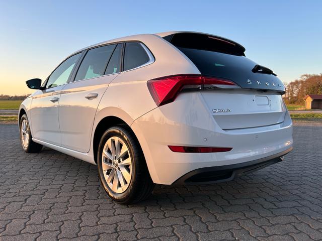 Skoda / Scala / Weiß / / / 1.0 TSI / Rückfahrkamera