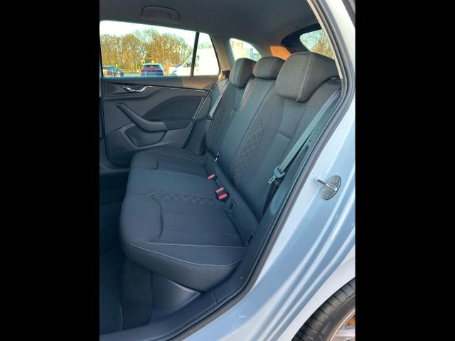 Skoda / Scala / Weiß / / / 1.0 TSI / Rückfahrkamera