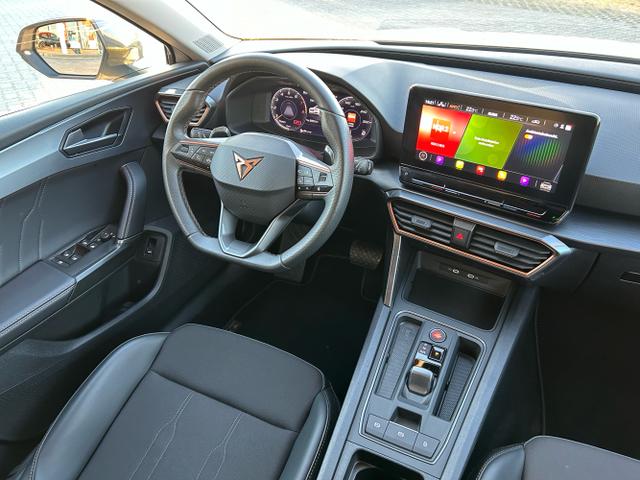 CUPRA / Leon Sportstourer / Weiß / / / 1.5 eTSI DSG / Anhängerkupplung