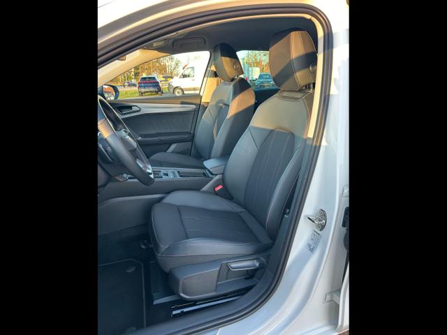 CUPRA / Leon Sportstourer / Weiß / / / 1.5 eTSI DSG / Anhängerkupplung