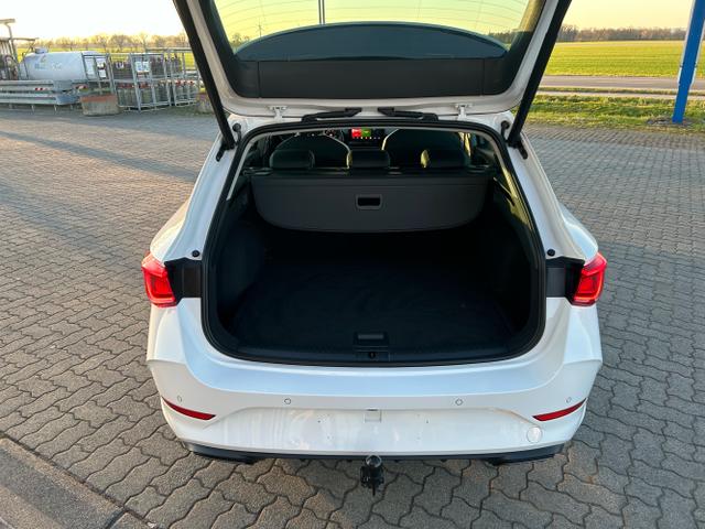 CUPRA / Leon Sportstourer / Weiß / / / 1.5 eTSI DSG / Anhängerkupplung