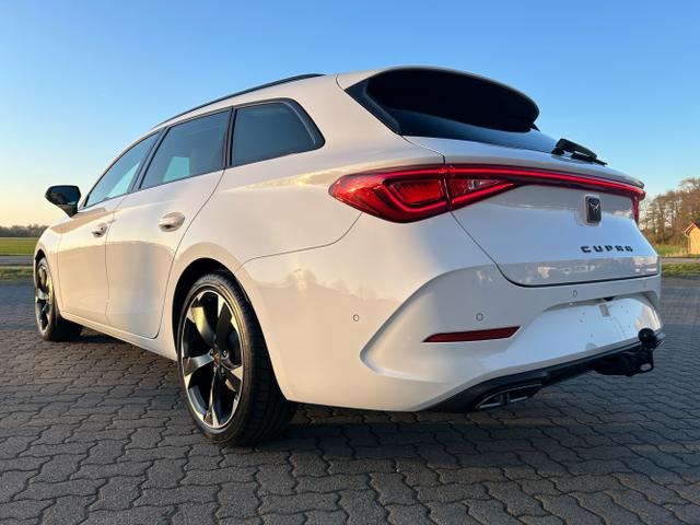 CUPRA / Leon Sportstourer / Weiß / / / 1.5 eTSI DSG / Anhängerkupplung