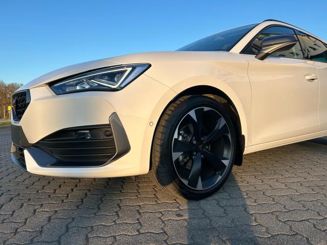 CUPRA / Leon Sportstourer / Weiß / / / 1.5 eTSI DSG / Anhängerkupplung