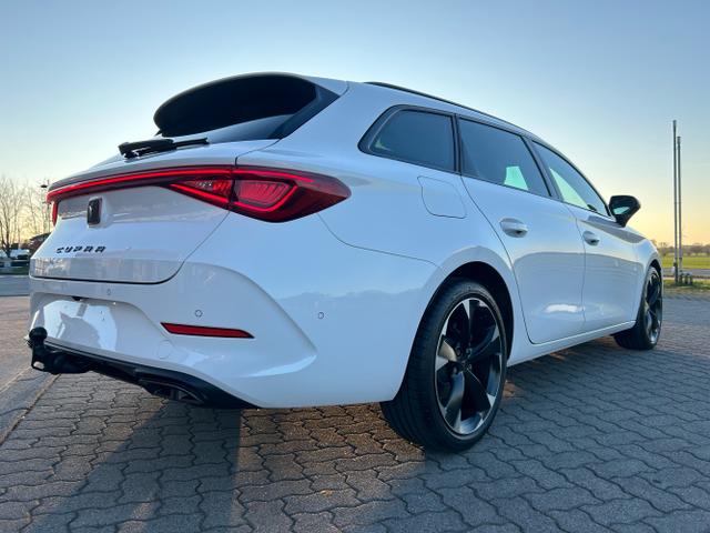 CUPRA / Leon Sportstourer / Weiß / / / 1.5 eTSI DSG / Anhängerkupplung