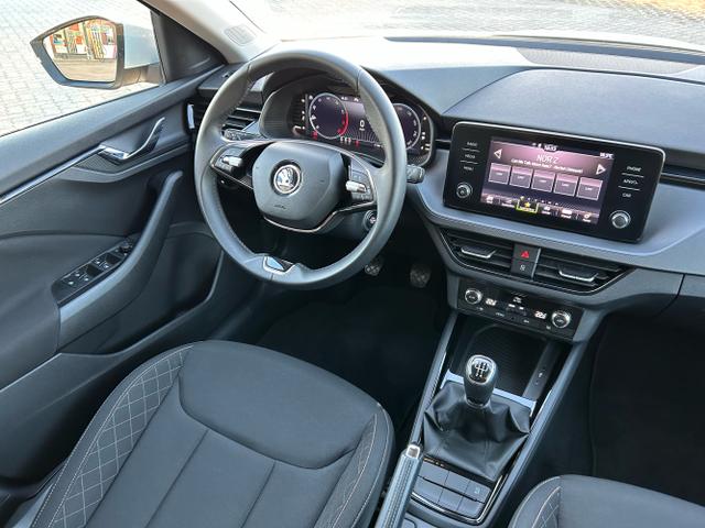Skoda / Scala / Weiß / / / 1.0 TSI / Rückfahrkamera