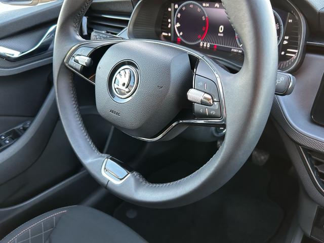Skoda / Scala / Weiß / / / 1.0 TSI / Rückfahrkamera