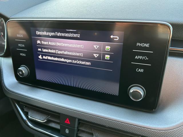 Skoda / Scala / Weiß / / / 1.0 TSI / Rückfahrkamera
