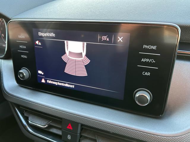 Skoda / Scala / Weiß / / / 1.0 TSI / Rückfahrkamera
