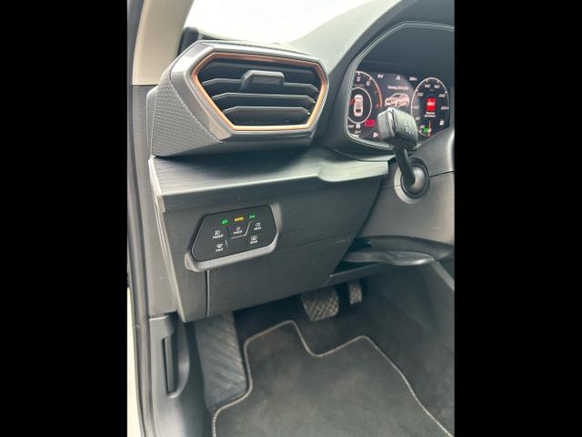 CUPRA / Leon Sportstourer / Weiß / / / 1.5 eTSI DSG / AHK Sitzheizung