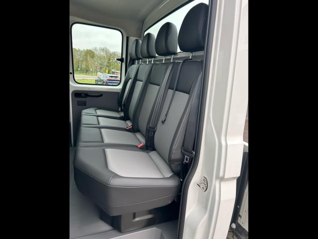 Volkswagen / Crafter Pritsche DoKa / Weiß / / / 35 2.0 TDI MR DSG / 5 J. Garantie