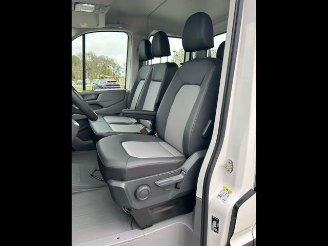 Volkswagen / Crafter Pritsche DoKa / Weiß / / / 35 2.0 TDI MR DSG / 5 J. Garantie