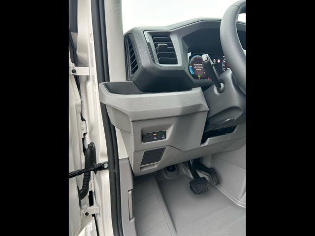 Volkswagen / Crafter Pritsche DoKa / Weiß / / / 35 2.0 TDI MR DSG / 5 J. Garantie