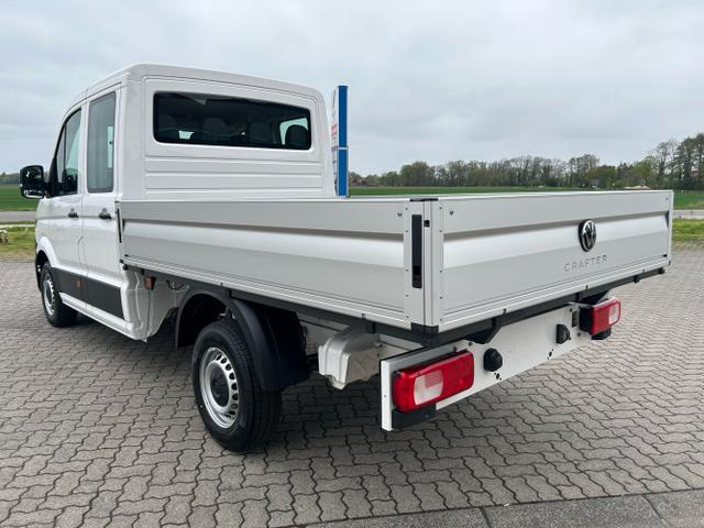Volkswagen / Crafter Pritsche DoKa / Weiß / / / 35 2.0 TDI MR DSG / 5 J. Garantie