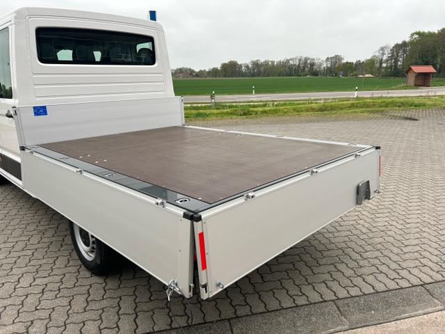 Volkswagen / Crafter Pritsche DoKa / Weiß / / / 35 2.0 TDI MR DSG / 5 J. Garantie