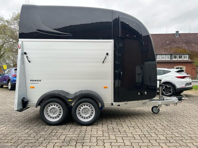 Humbaur / Pferdeanhänger / / / / Pegasus 2400 2,4t 100km/h Black