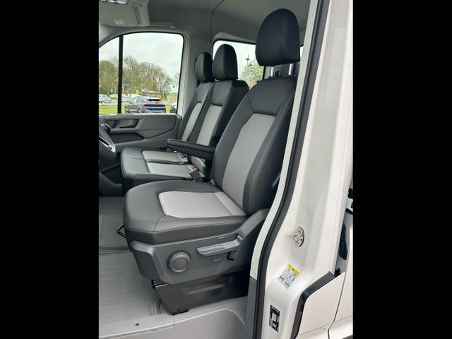 Volkswagen / Crafter Pritsche DoKa / Weiß / / / 35 2.0 TDI MR / 5 J. Garantie