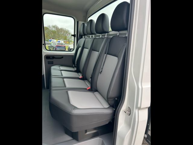 Volkswagen / Crafter Pritsche DoKa / Weiß / / / 35 2.0 TDI MR / 5 J. Garantie