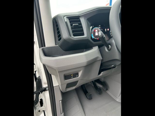 Volkswagen / Crafter Pritsche DoKa / Weiß / / / 35 2.0 TDI MR / 5 J. Garantie