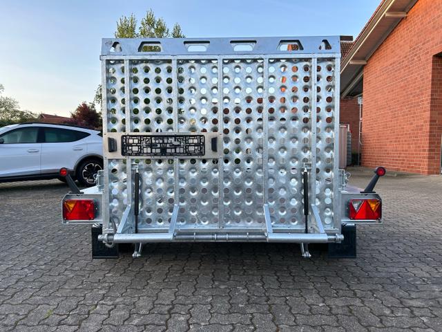 TEMA / Temared Builder / / / / 2,7t Baumaschinentransporter