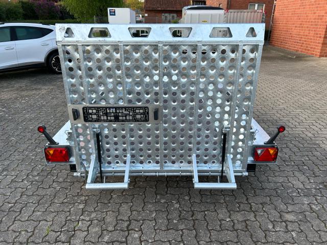 TEMA / Temared Builder / / / / 2,7t Baumaschinentransporter