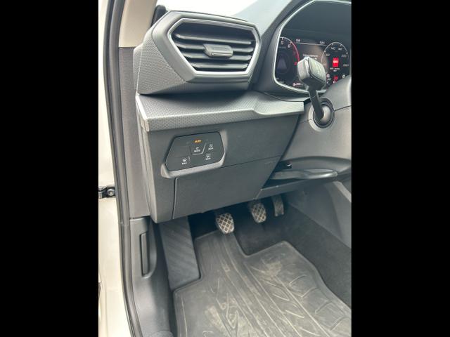Seat / Leon / Weiß / / / 1.0 TSI / Full Link Sitzheizung