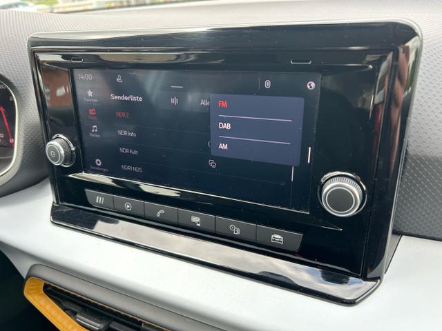 Seat / Arona / Blau / / / 1.0 TSI DSG / Sitzheizung