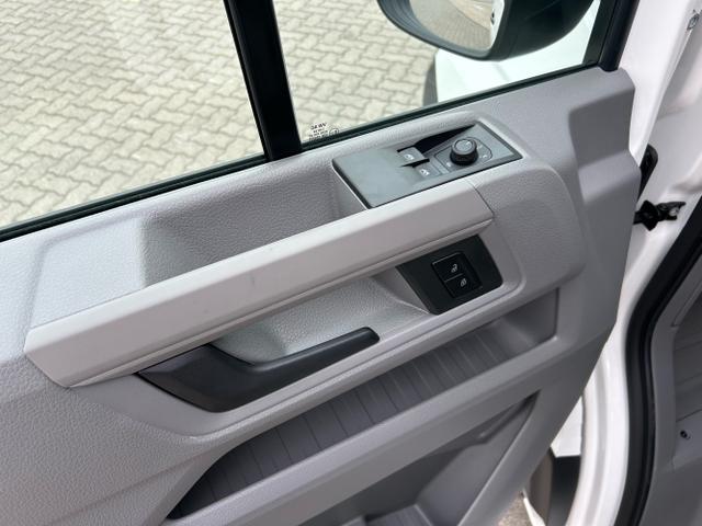 Volkswagen / Crafter Pritsche DoKa / Weiß / / / 35 2.0 TDI MR DSG 4x4 / 5 J. Garantie
