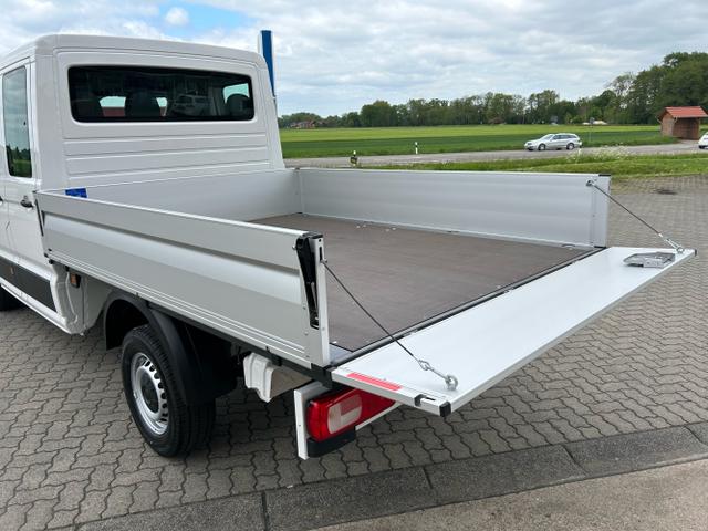 Volkswagen / Crafter Pritsche DoKa / Weiß / / / 35 2.0 TDI MR DSG 4x4 / 5 J. Garantie
