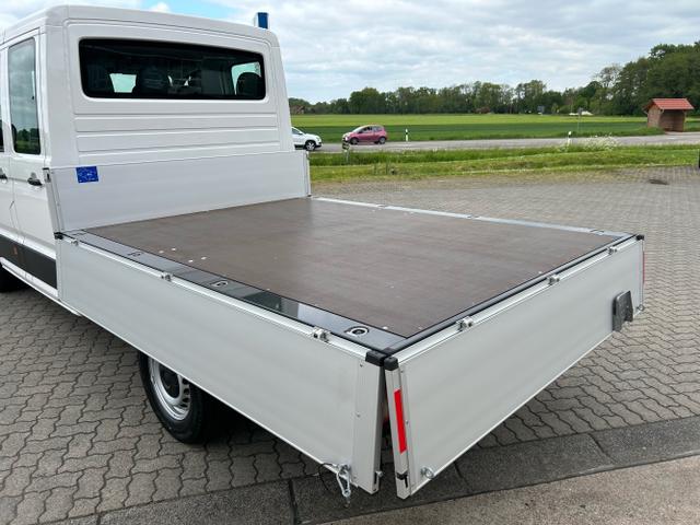 Volkswagen / Crafter Pritsche DoKa / Weiß / / / 35 2.0 TDI MR DSG 4x4 / 5 J. Garantie