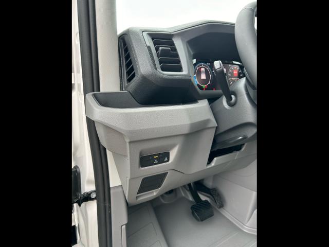 Volkswagen / Crafter Pritsche DoKa / Weiß / / / 35 2.0 TDI MR DSG 4x4 / 5 J. Garantie