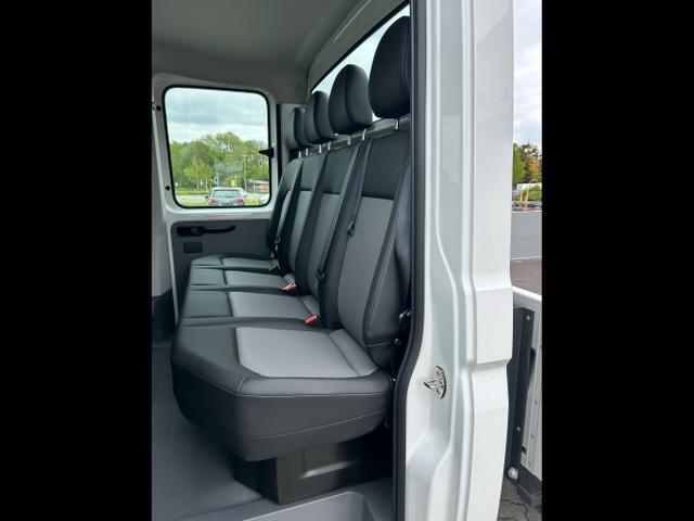 Volkswagen / Crafter Pritsche DoKa / Weiß / / / 35 2.0 TDI MR DSG 4x4 / 5 J. Garantie