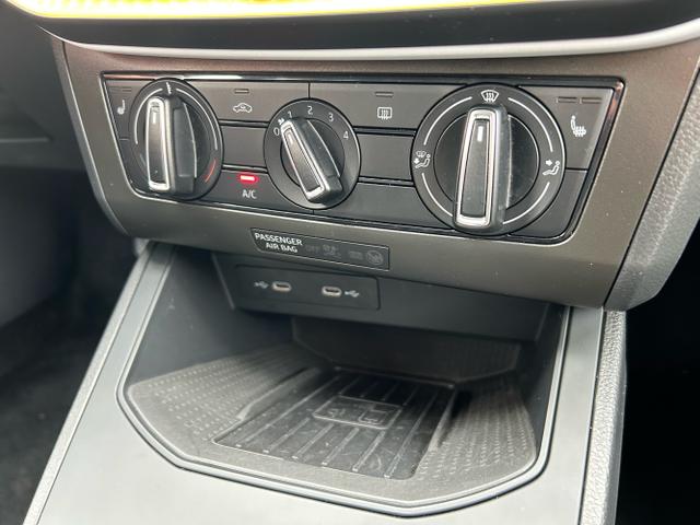 Seat / Ibiza / Rot / / / 1.0 TSI / Navi Full Link