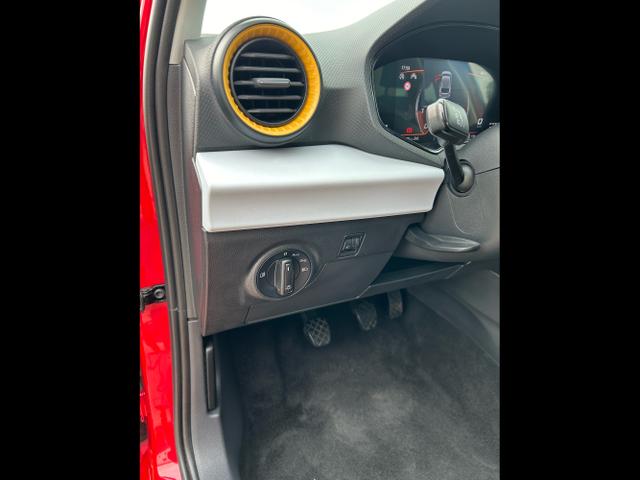Seat / Ibiza / Rot / / / 1.0 TSI / Navi Full Link