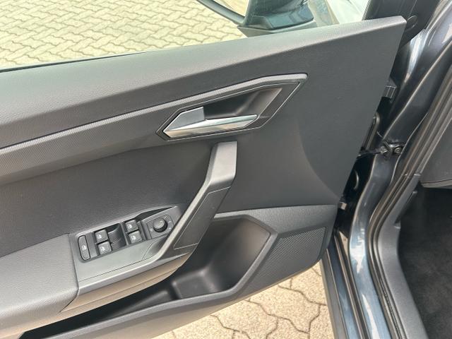 Seat / Arona / Grau / / / 1.0 TSI / Navi Full Link
