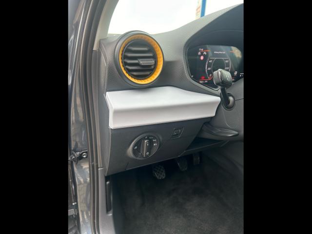 Seat / Ibiza / Grau / / / 1.0 TSI / Navi Sitzheizung