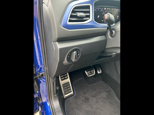 Volkswagen / T-Roc / Blau / / / R 2.0 TSI DSG 4MOTION / AHK DCC
