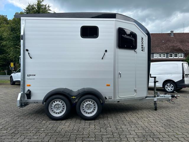 Humbaur / Pferdeanhänger / / / / Areion Pro 2700 2,7t 100km/h Black