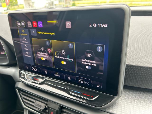 Seat / Leon ST / Weiß / / / 1.5 eTSI DSG / Sitzheizung