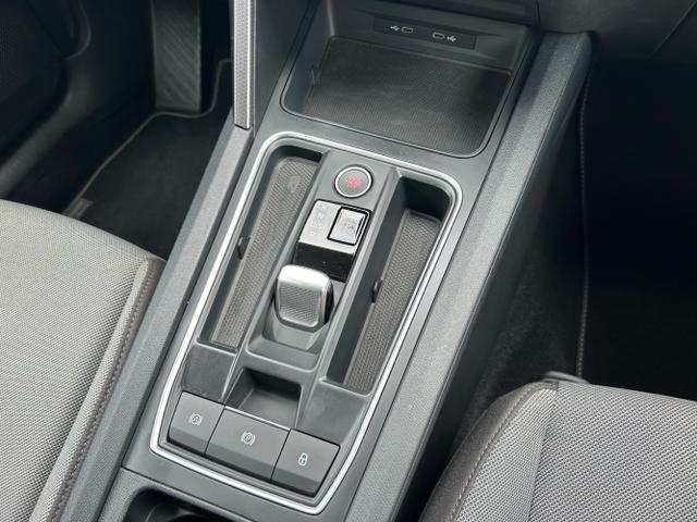 Seat / Leon ST / Weiß / / / 1.5 eTSI DSG / Sitzheizung
