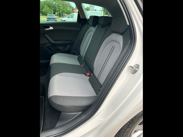 Seat / Leon ST / Weiß / / / 1.5 eTSI DSG / Sitzheizung