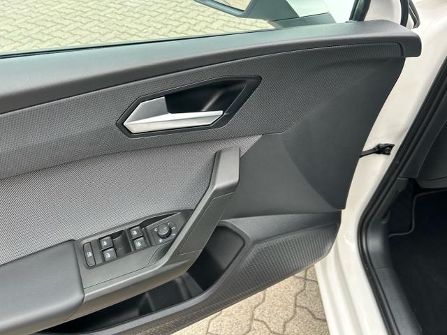 Seat / Leon ST / Weiß / / / 1.5 eTSI DSG / Sitzheizung
