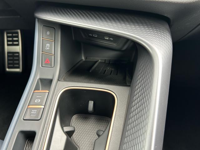 CUPRA / Terramar / Schwarz / / / 1.5 TSI DSG / Sitzheizung AHK