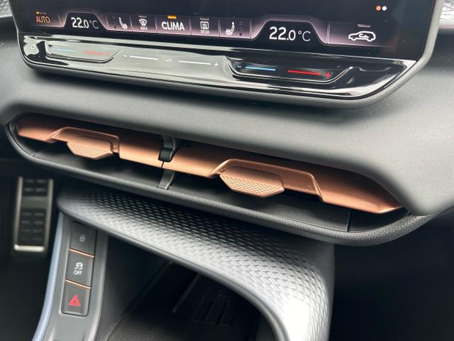 CUPRA / Terramar / Schwarz / / / 1.5 TSI DSG / Sitzheizung AHK