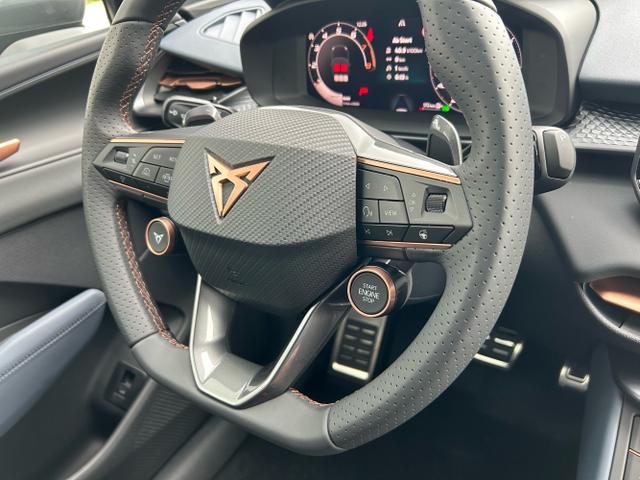 CUPRA / Terramar / Schwarz / / / 1.5 TSI DSG / Sitzheizung AHK